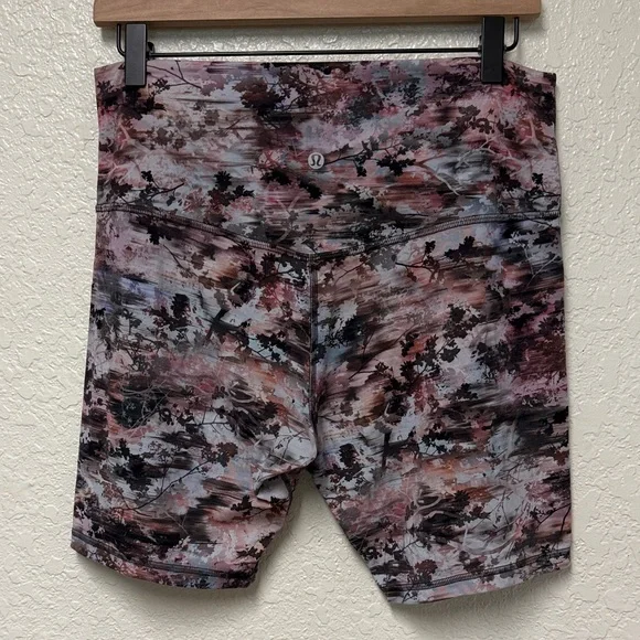 🍋 LULULEMON Align High-Rise Short 8"
Future Utopia Multi Size 12 - Picture 2 of 12
